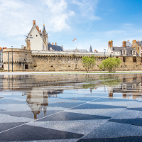 Miroir d'eau à Nantes, vue sur le chateau
